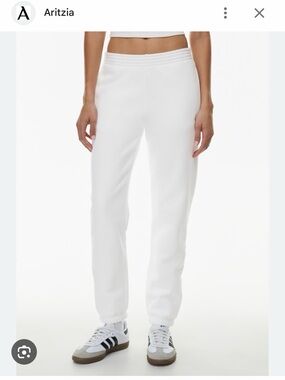 Aritzia TNA- White Jogger Pants - Clean Slim Fit- XS